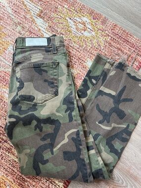 Camo Frayed Hem Jeans - Green/Brown